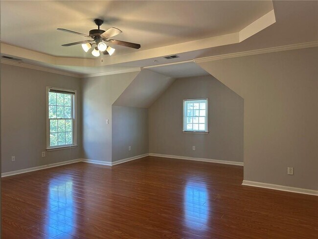 Building Photo - 669 Maple Grove Way