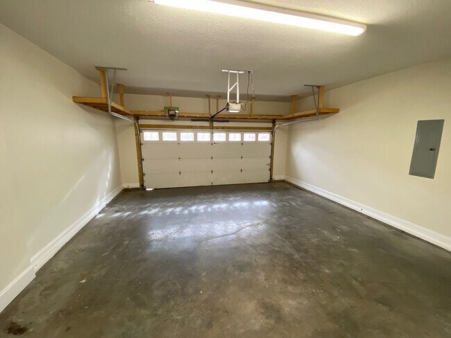 Building Photo - West AVL - Modern Craftsman Style 3 Bedroom