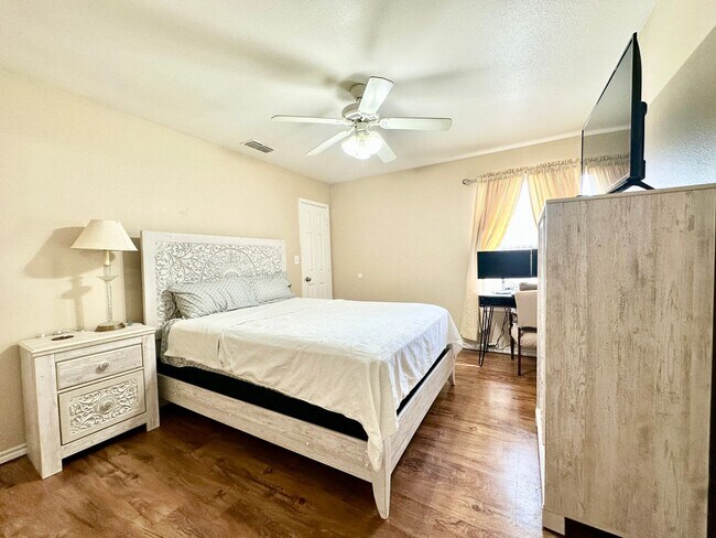 Building Photo - 602 N Bangor Ave