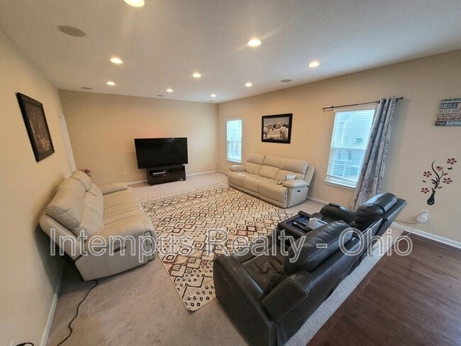 Building Photo - 6130 Brandon Dr