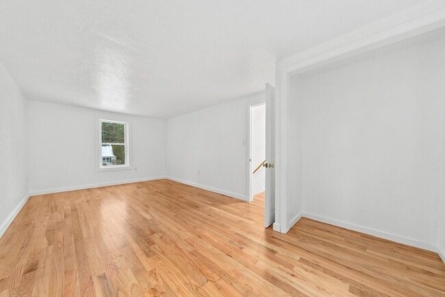 Building Photo - 4 Oaken Bucket Ln