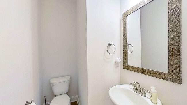 Building Photo - Well Kept Columbia County Rental