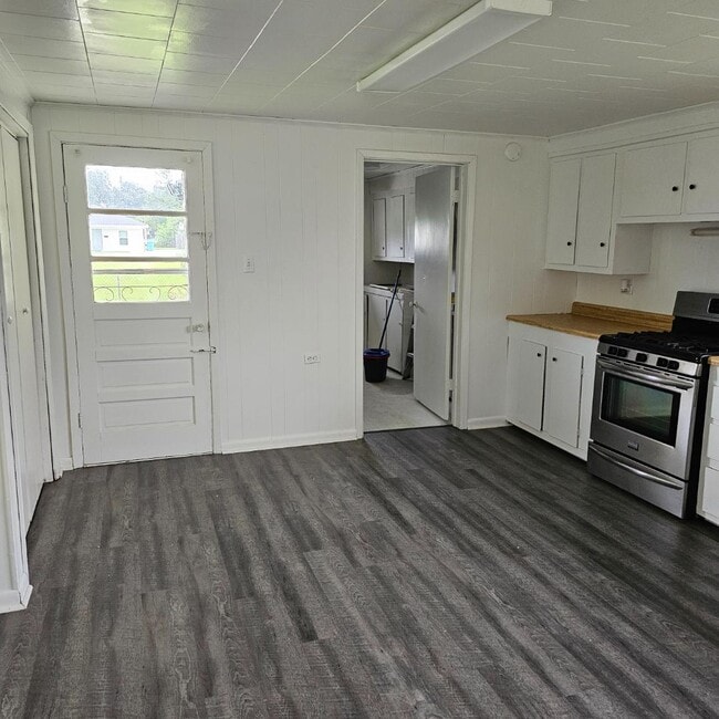 Building Photo - 611 Willow St