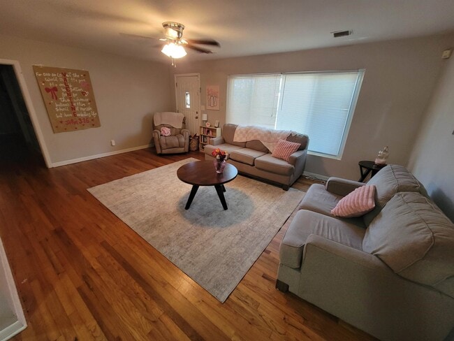 Building Photo - 2107 High Rd