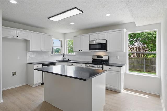 Building Photo - 2305 Basil Dr