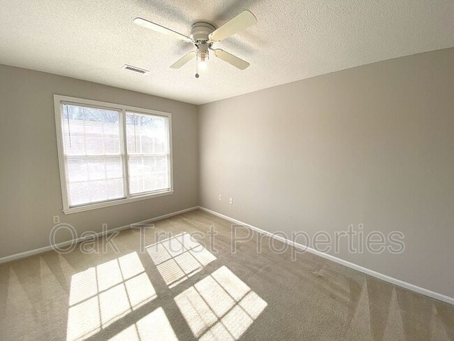 Building Photo - 4428 N Shirley Dr