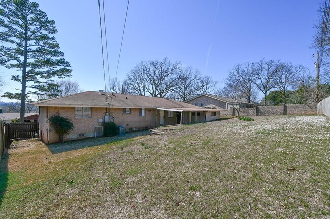 Building Photo - 1331 Starfield Rd