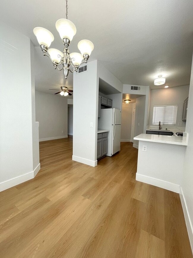 Building Photo - 3 bedroom/ 2 bath condo A Must See