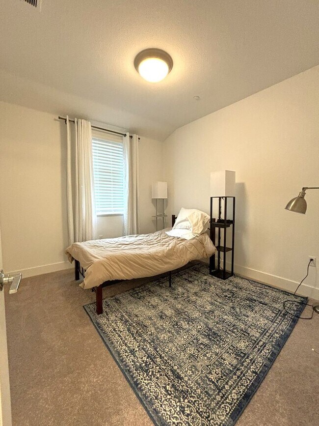 Building Photo - 412 Arc Ct
