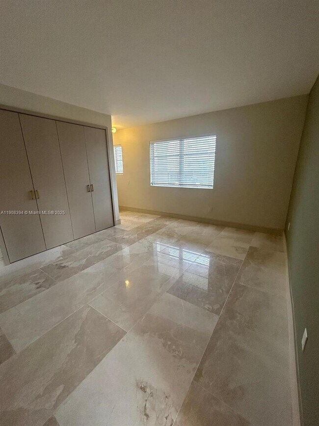 Building Photo - 1060 92nd St