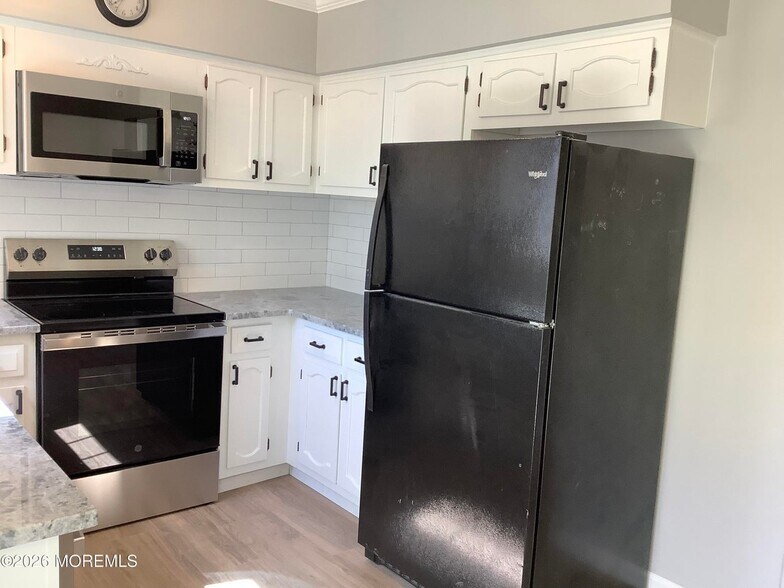 Stone counters and tile backsplash - 7B Ivy St