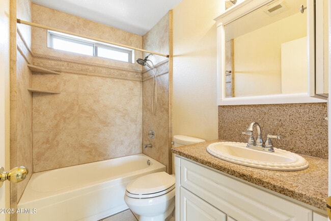 Building Photo - 1120 N Val Vista Dr