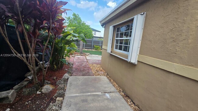 Building Photo - 16227 SW 139th Ct