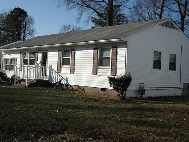 Primary Photo - 806 Burton St