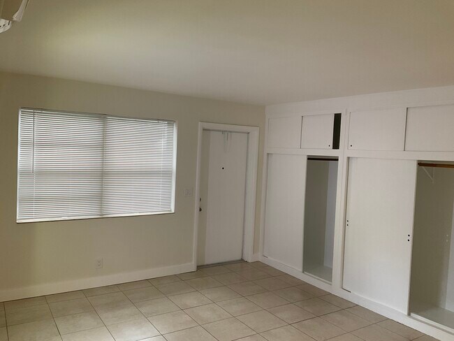 Building Photo - 425 Avenida Hermosa
