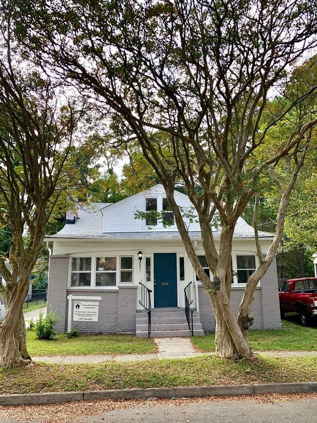 Primary Photo - Completely renovated spacious single famil...