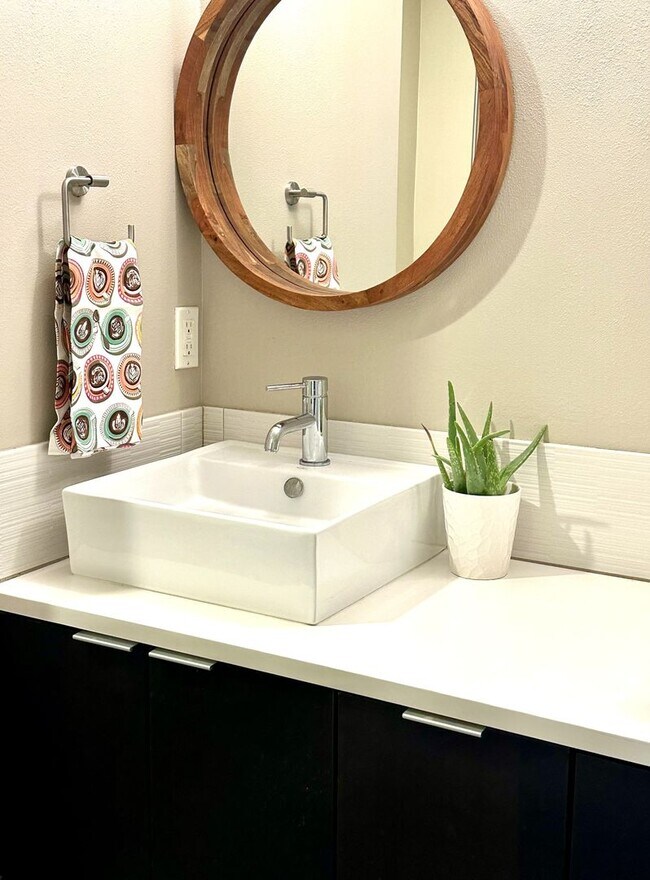 Building Photo - Beacon Hill Townhouse