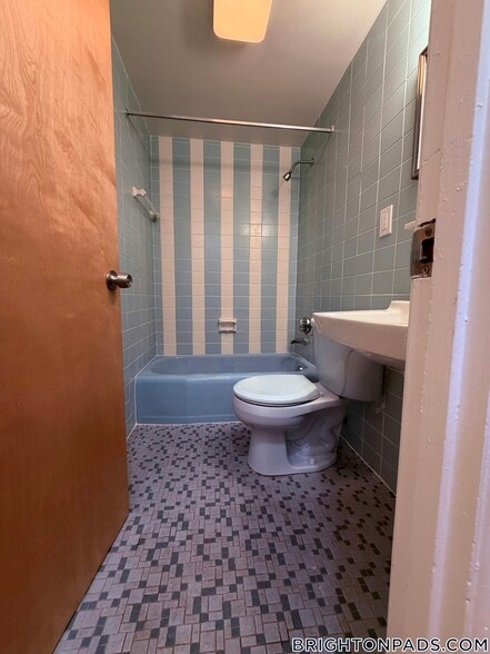 Building Photo - 2018 Commonwealth Ave