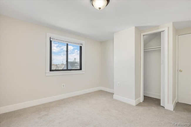 Building Photo - 60 W Harry Ave