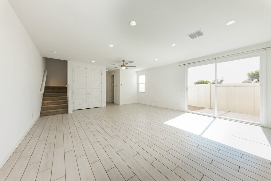 Building Photo - 16378 W Weeping Willow Rd