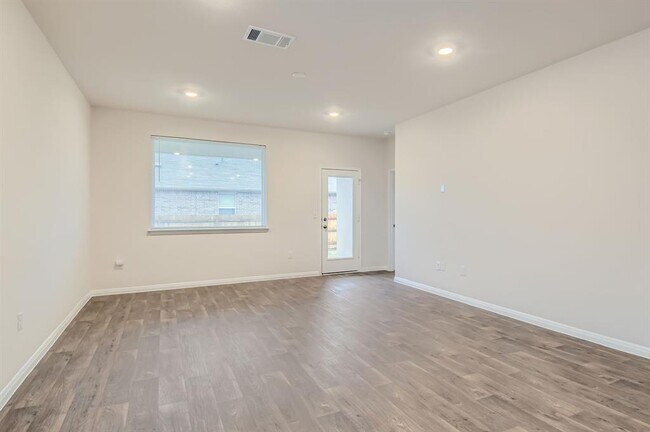 Building Photo - 709 Iron Brg Rd