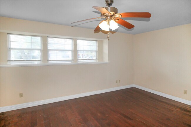 Building Photo - 5738 Willowbend Blvd