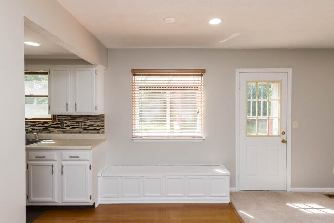 Building Photo - 8047 Simfield Rd