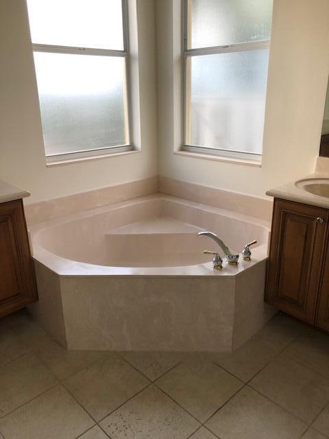 Building Photo - 6140 Santa Margarito Dr