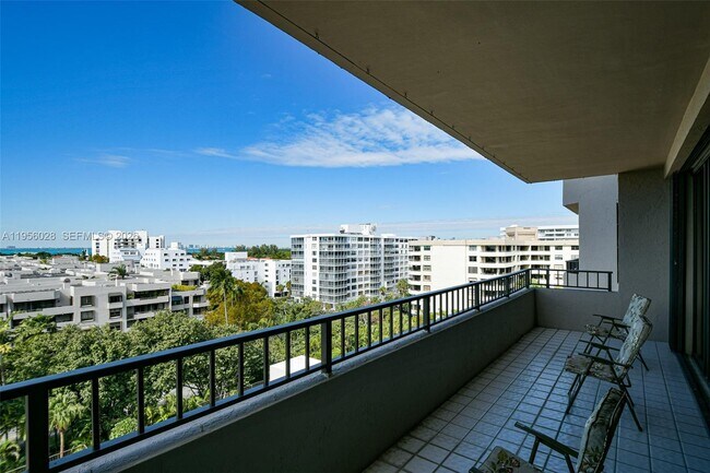 Building Photo - 251 Crandon Blvd