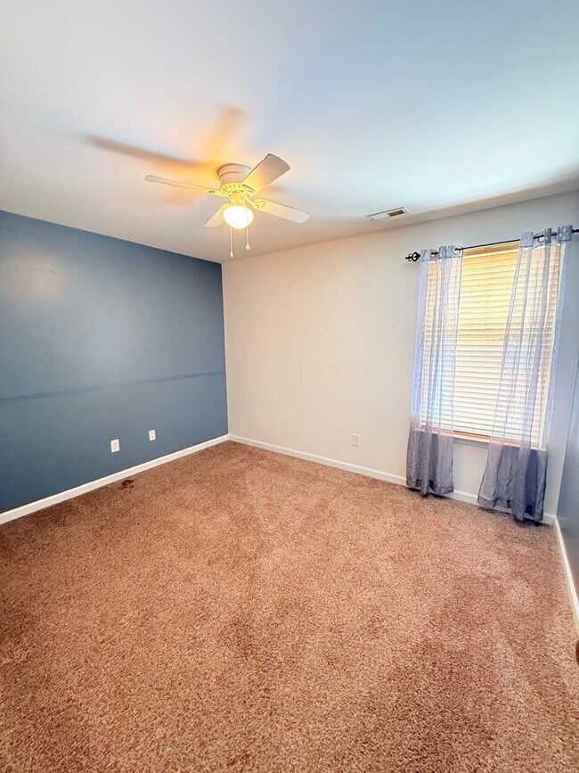 Building Photo - 915 Oglethorpe Dr