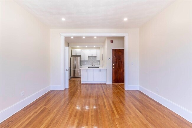Building Photo - 94 Hutchings St