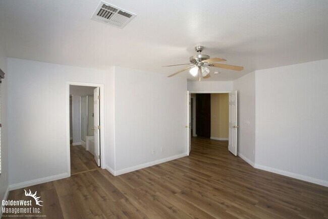 Building Photo - Charming 4Bdm 2.5Ba Home in the Heart of S...