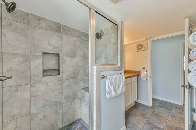 Building Photo - 16542 E Bayside Way