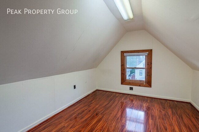 Building Photo - 3012 Marshall Ave