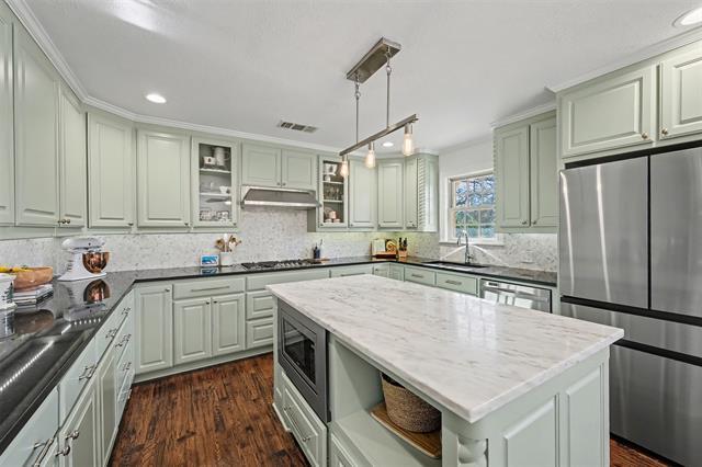 Building Photo - 2100 Daisy Ln