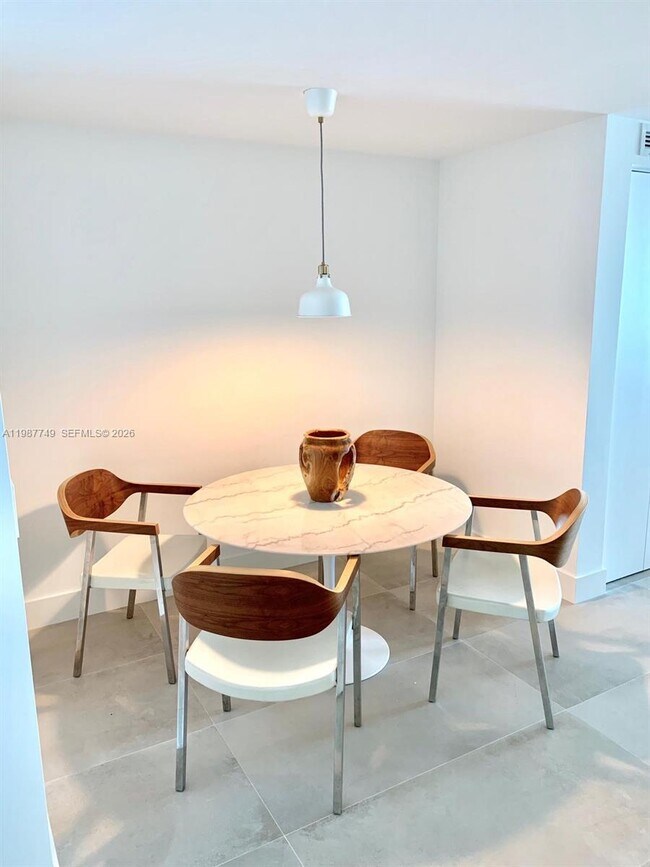 Building Photo - 650 NE 32nd St