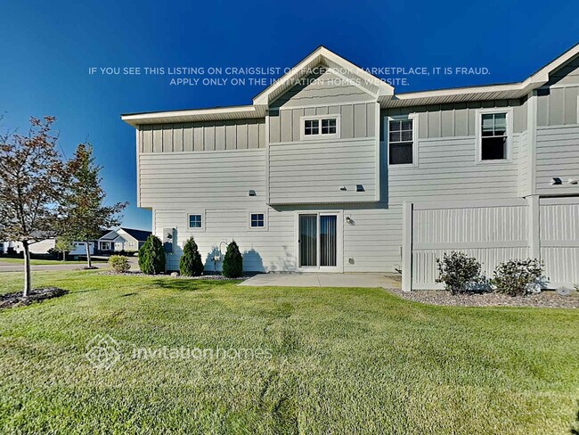 Building Photo - 10922 Glacier Ln N