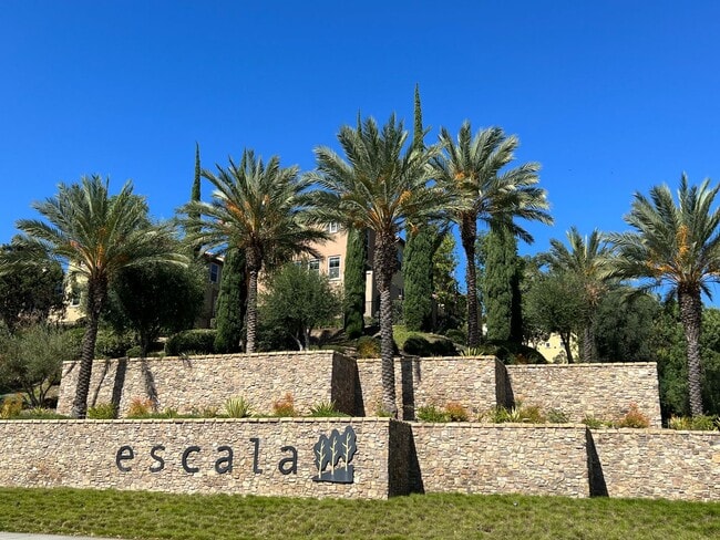 Primary Photo - Luxury Tri-Level Townhome – Terraces at Es...