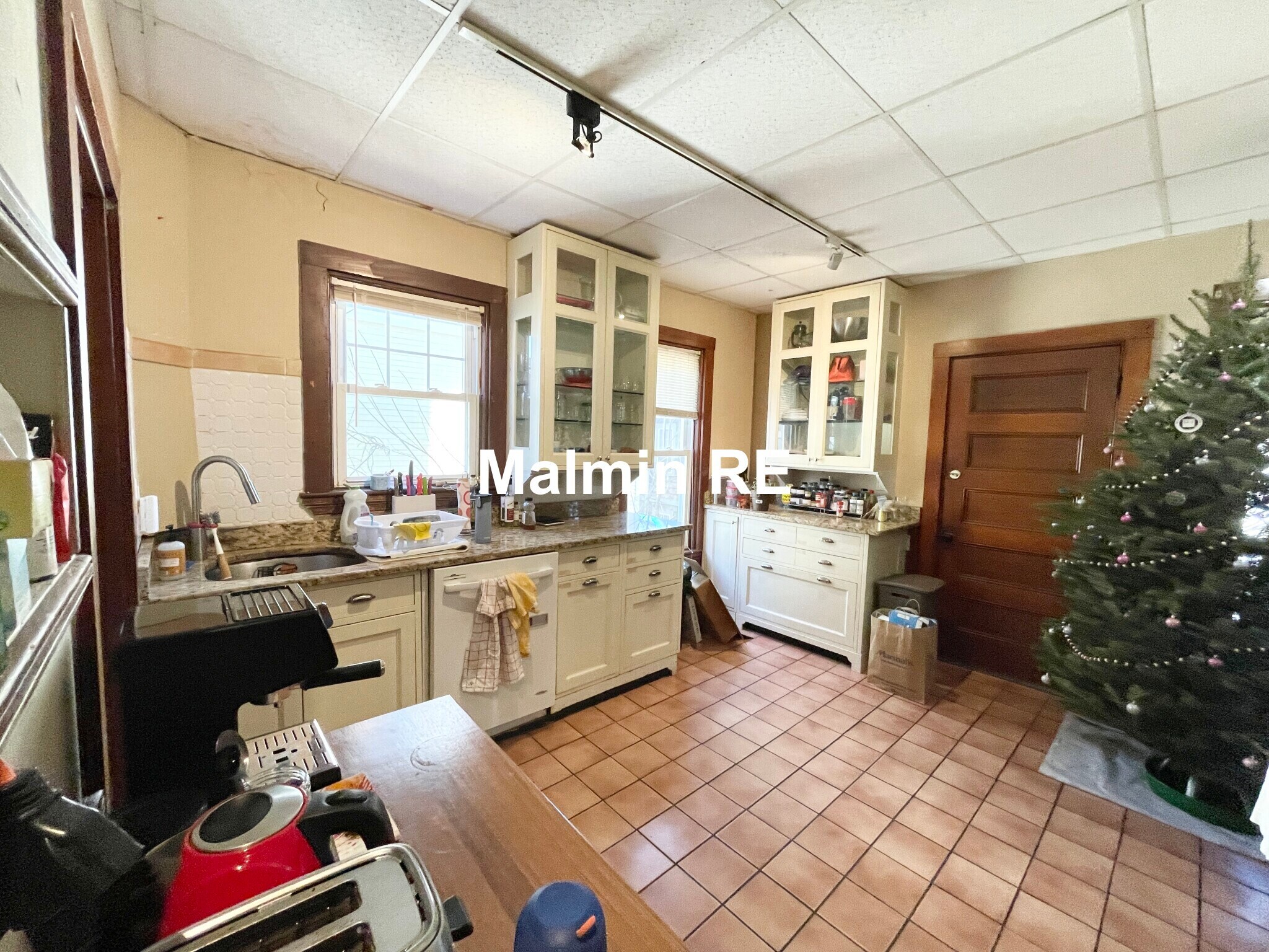 Building Photo - 67 Hillside St