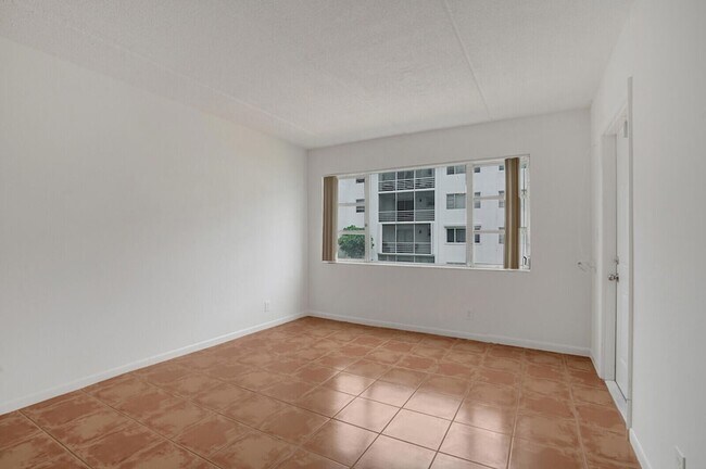 Building Photo - 4500 N Flagler Dr