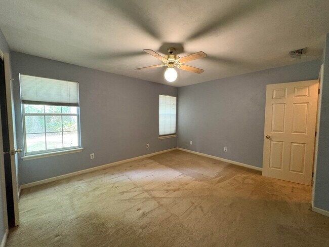 Building Photo - 460 Merlin Ct
