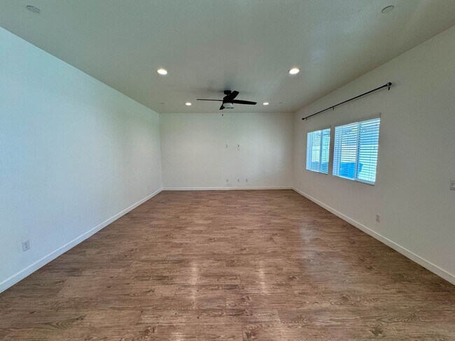 Building Photo - Stunning 4 bedroom 3 bathroom Murrieta hom...