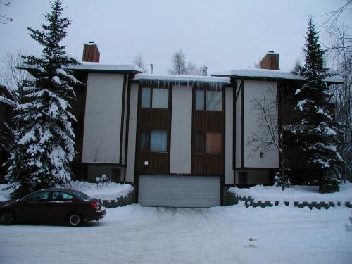 Primary Photo - 450 E 56th Ave