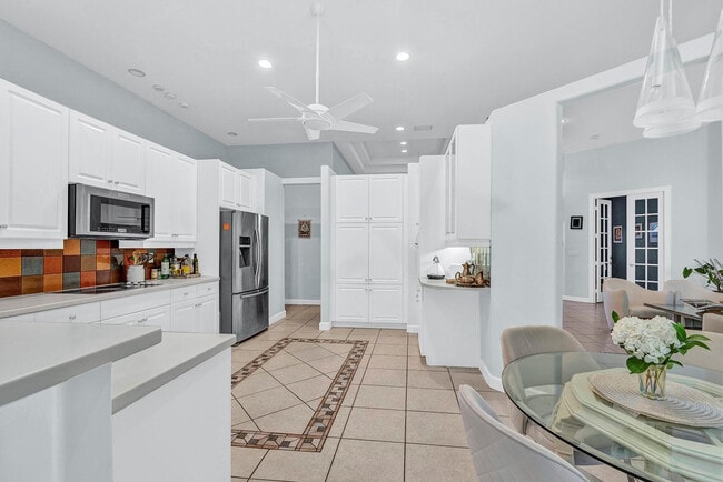 Building Photo - 9737 Parkview Ave