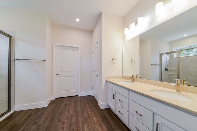 Building Photo - 4372 Laurina St