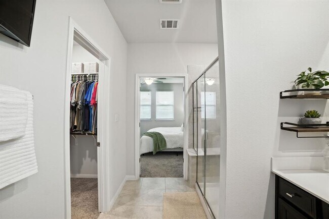 Building Photo - 324 Mountain Valley St