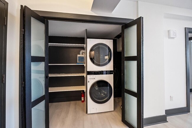 Building Photo - 14 Lockwood Dr