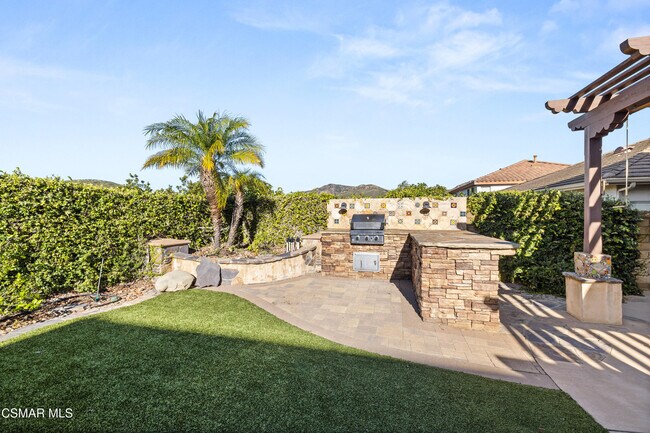 Building Photo - 615 Camino Del Lago