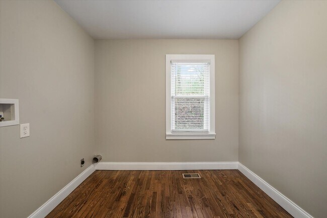 Building Photo - Harriman 37748 - Charming 2-bedroom, 1.5-bathroom Home nestled on 3.8 acres of woods - Contact Ch...