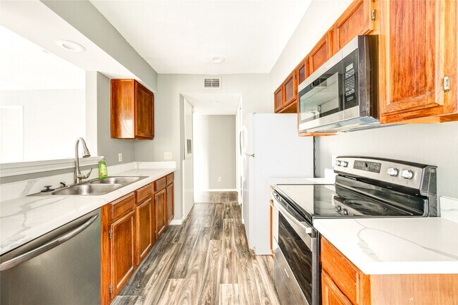 Building Photo - 14600 Fonmeadow Dr